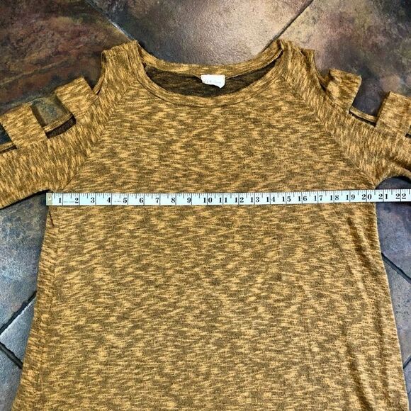 143 Story By Line Up Yellow Crew Neck Sweater Sleeve Cutouts - Picture 4 of 7